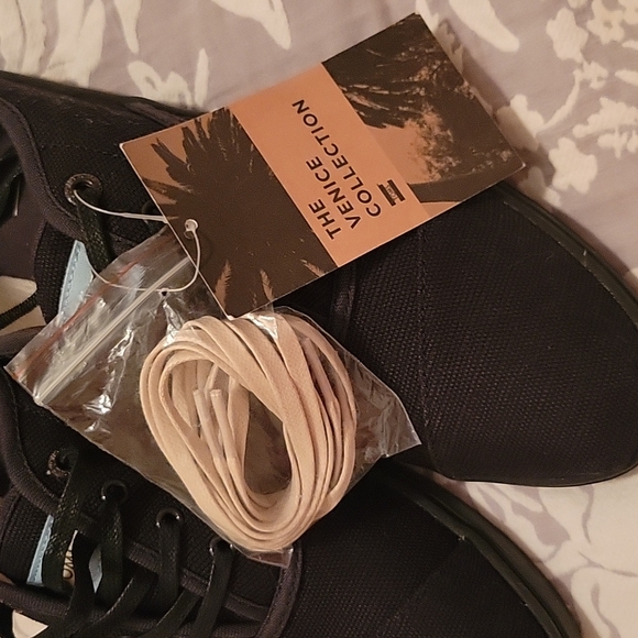 Toms - Picture 5 of 6